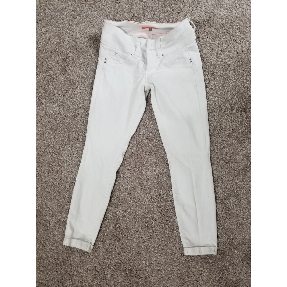 White Capri pants